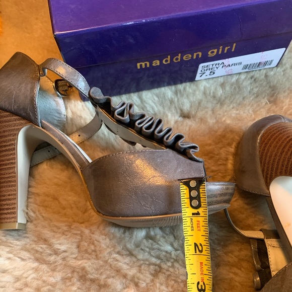 Madden Girl heels with ankle buckle - Picture 4 of 6